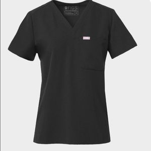 NWT FIGS Catarina one pocket top in BLACK Medium.   Price is for 1.